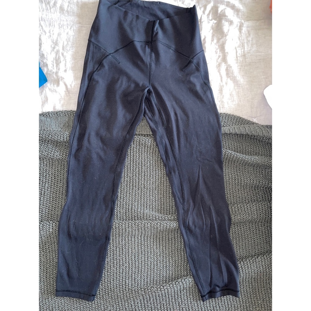 Lululemon unlimit HR tight key hole